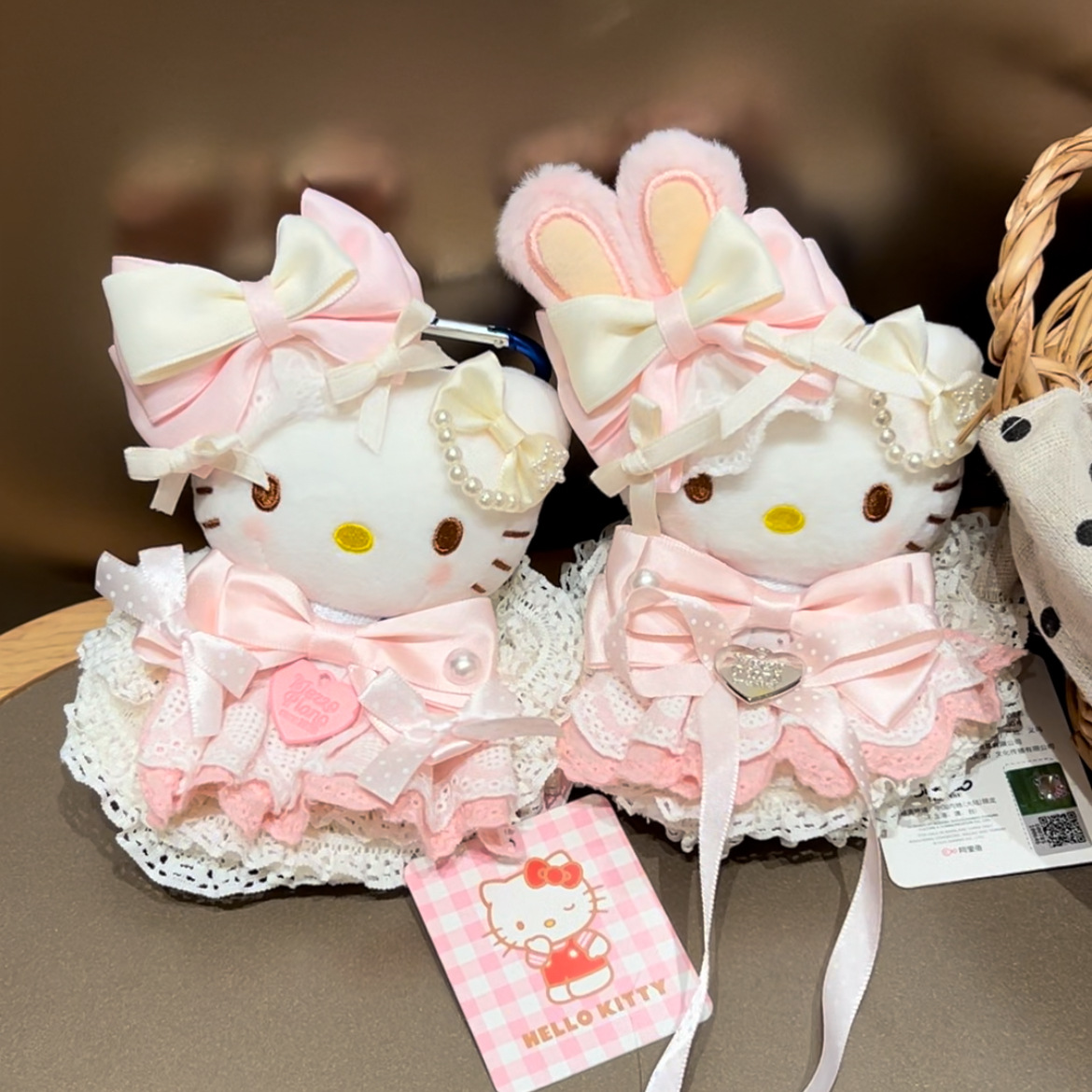 Car Accessories In Japan - Sanrio Hello Kitty Pembe Lolita Elbise