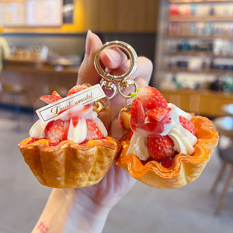 Car Accessories In Japan - Yaratıcı PU Çilekli Yumurtalı Tart Anahtarlık