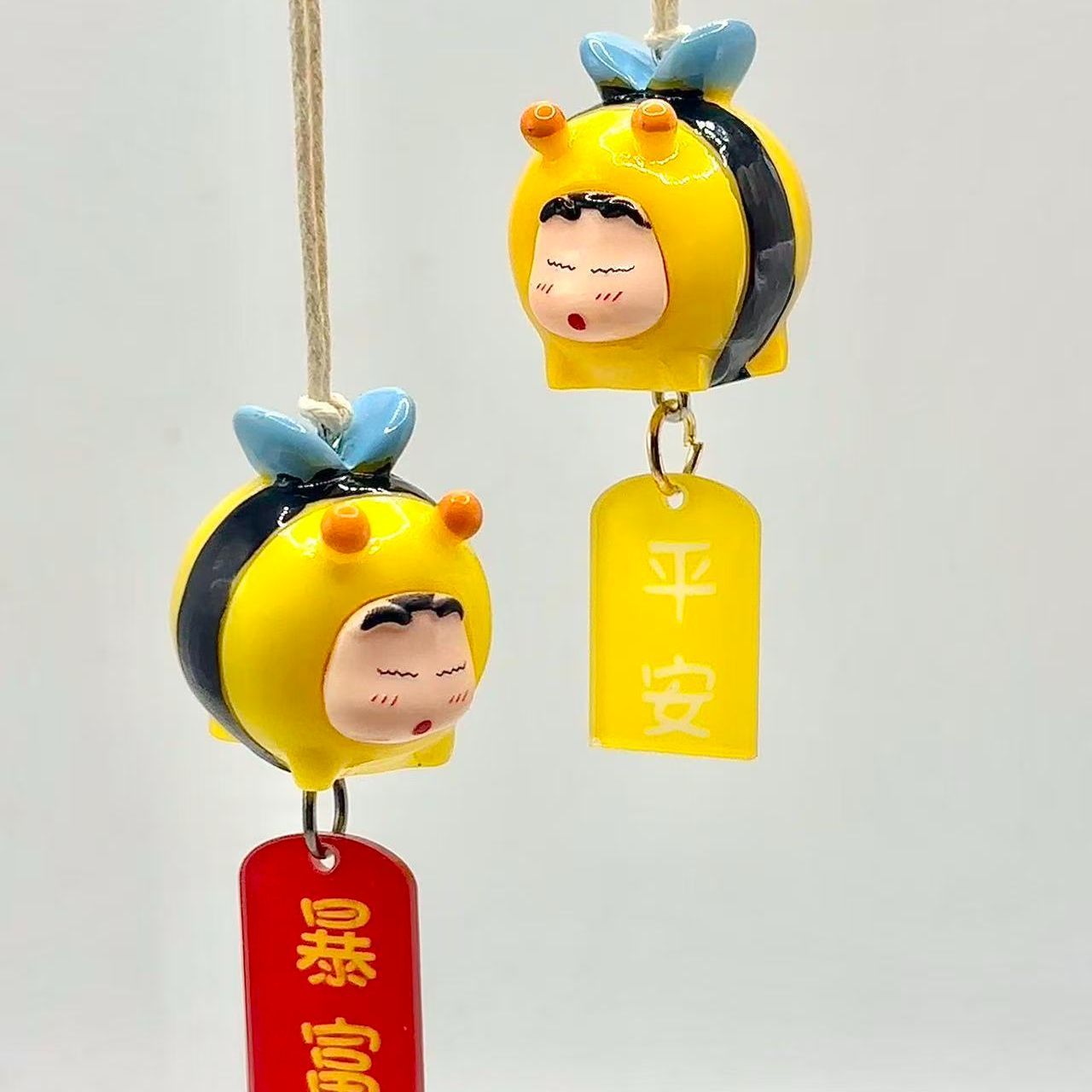 Car Accessories Hanging - Crayon Shin-chan Arı Kostümü Figürü Araba